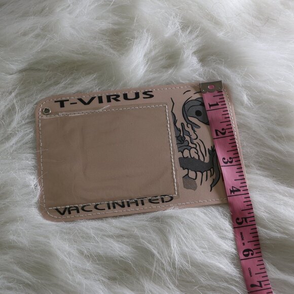 Resident Evil Zombie Vaccination Card Holder - Cream Color - NWT - Picture 4 of 5